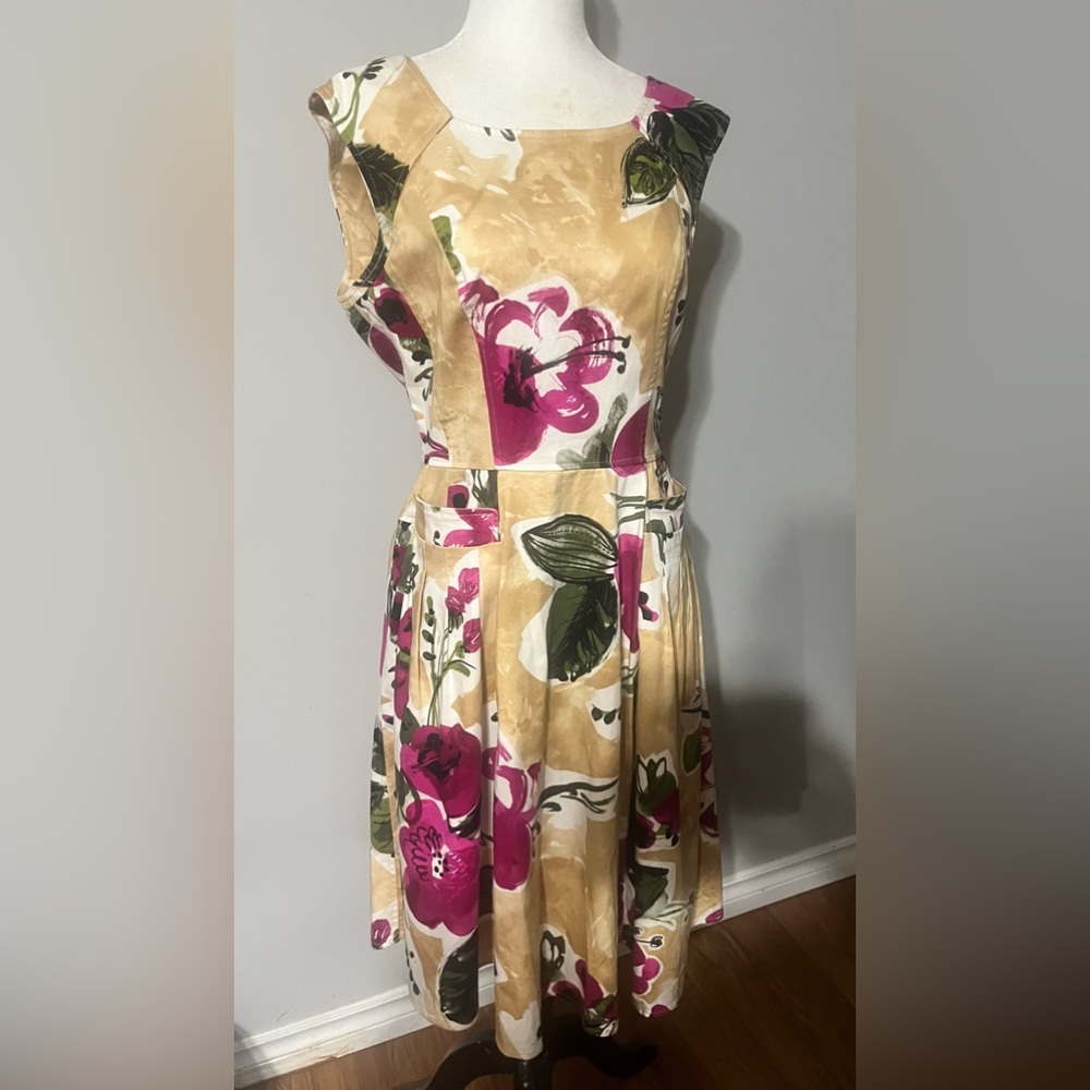 Evan Picone Colorful and Stylish Capped Sleeve Dress!